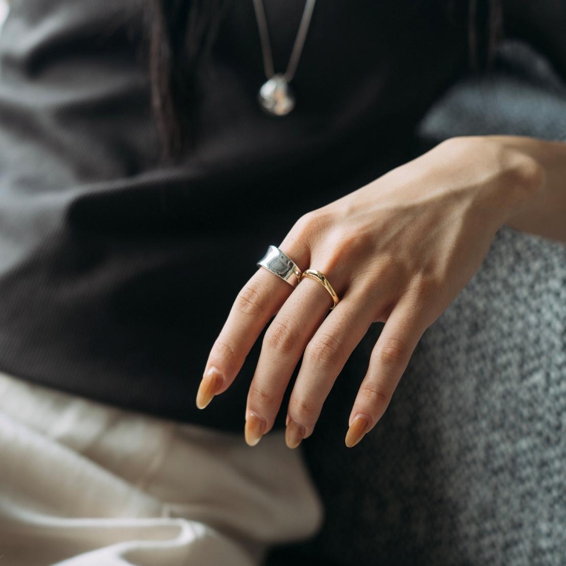 
                  
                    Smooth D Ring
                  
                