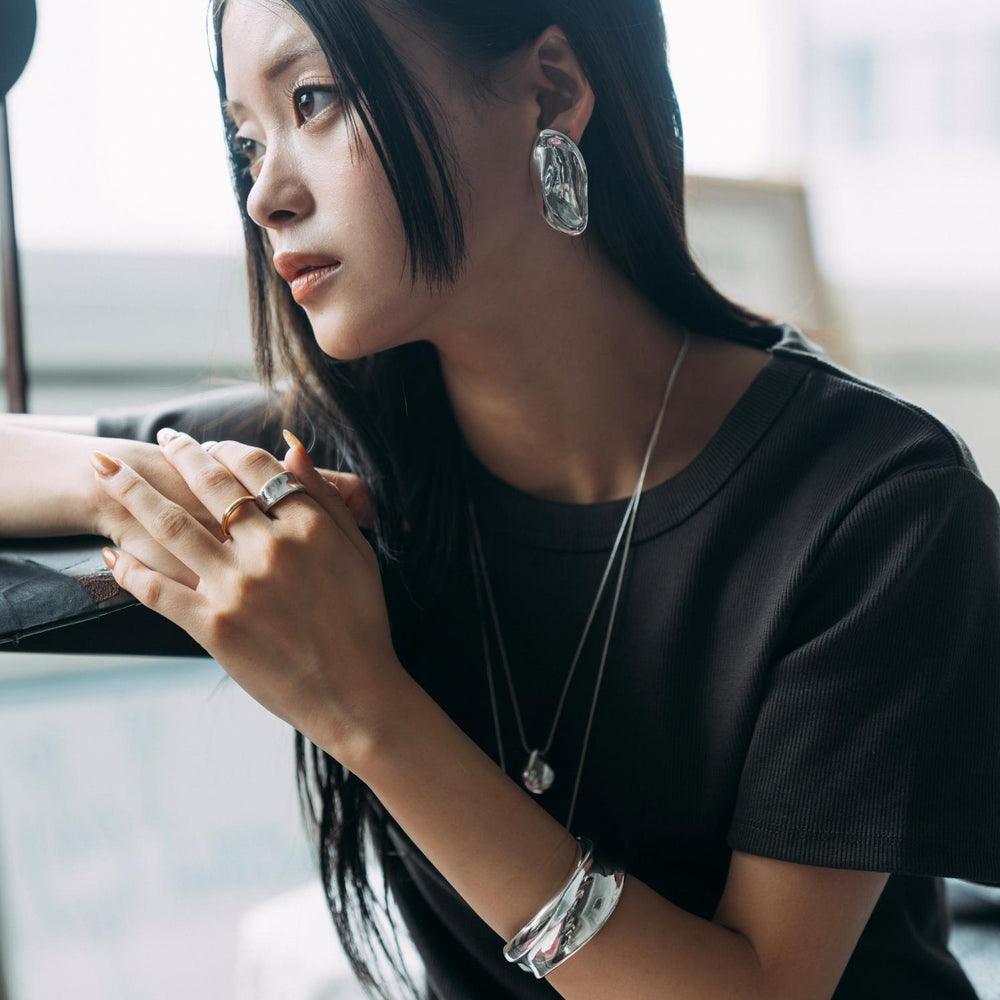 
                  
                    Smooth Light Earrings
                  
                