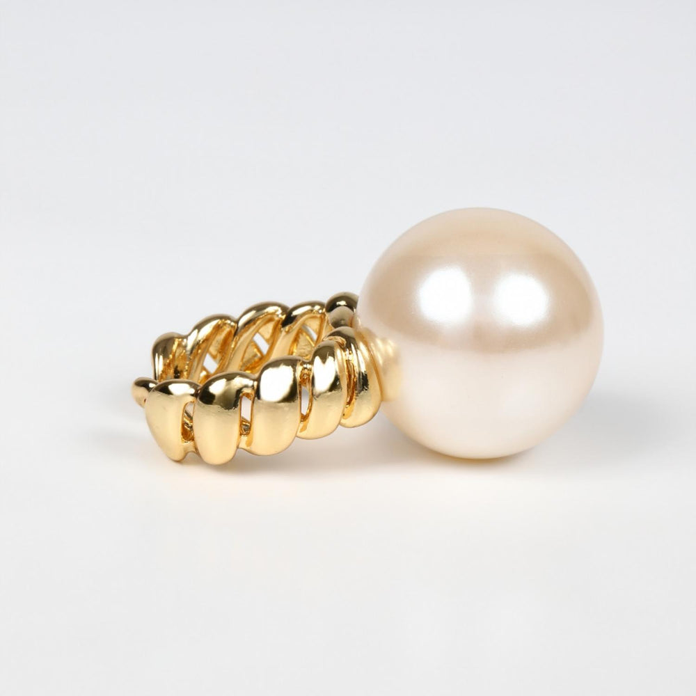 
                  
                    Big Pearl Ring
                  
                