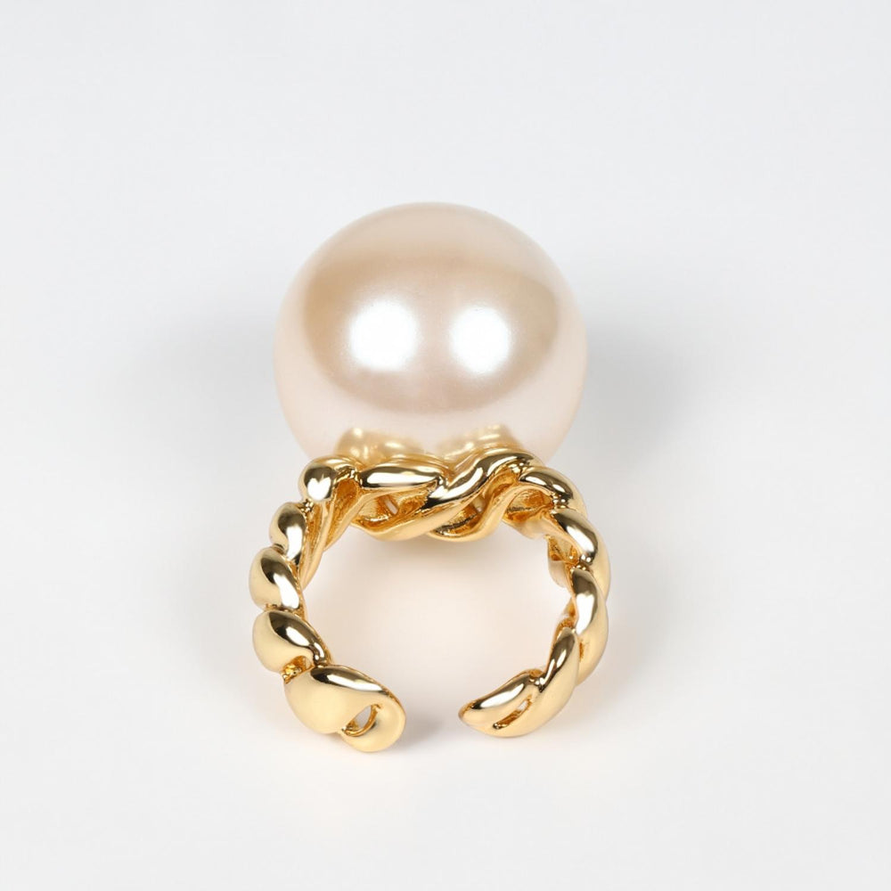 
                  
                    Big Pearl Ring
                  
                