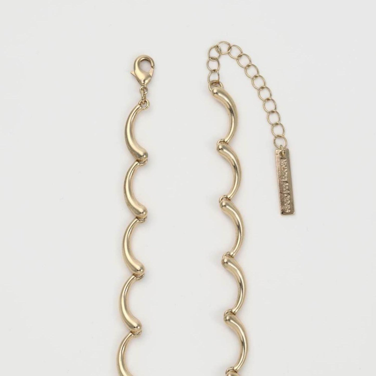 
                  
                    Teardrop-Shaped Necklace
                  
                