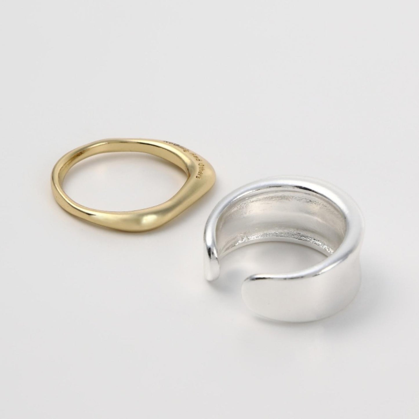 
                  
                    Smooth D Ring
                  
                