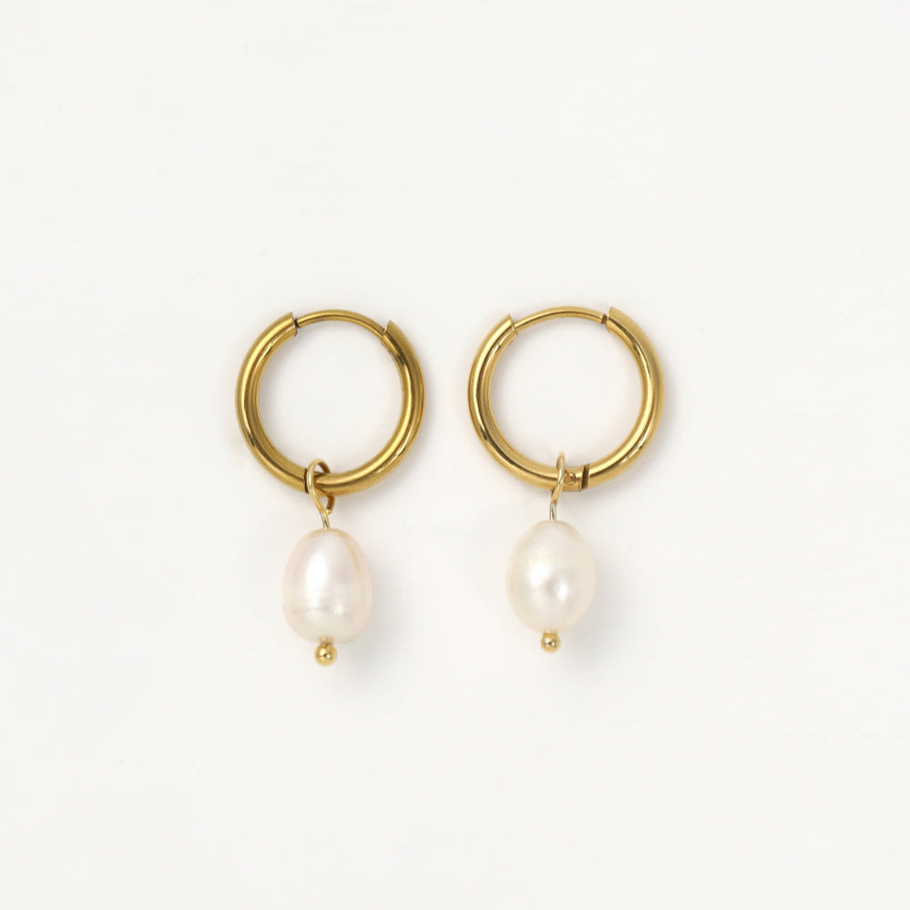 
                  
                    ミニマルパールピアス
                  
                