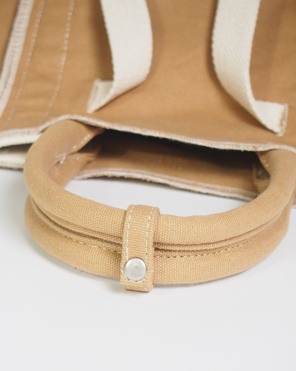 
                  
                    RECYCLED CANVAS belt tote (S)
                  
                