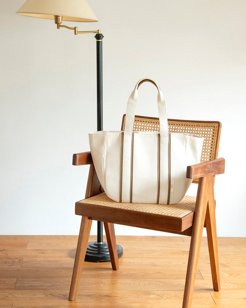 
                  
                    RECYCLED CANVAS line tote (L)
                  
                