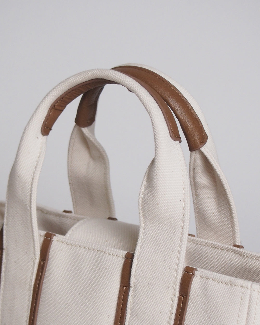 
                  
                    RECYCLED CANVAS line tote (S)
                  
                