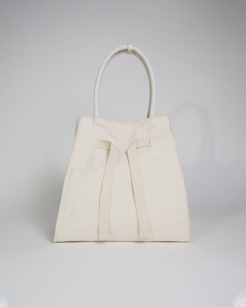 
                  
                    RECYCLED CANVAS belt tote (L)
                  
                