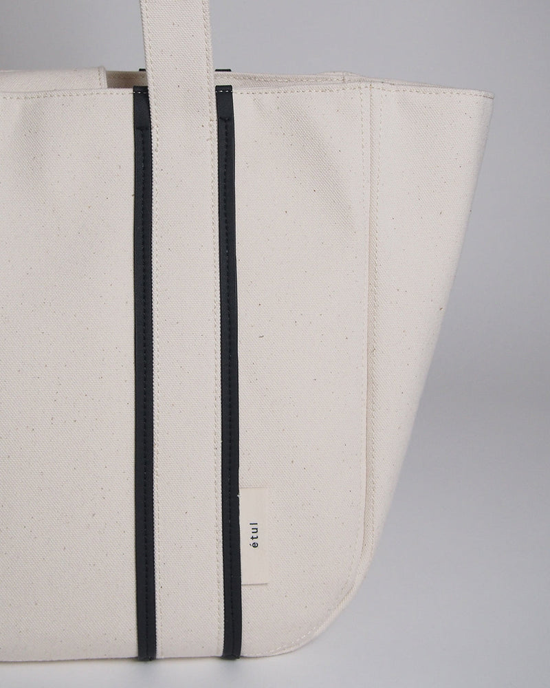 
                  
                    RECYCLED CANVAS line tote (L)
                  
                
