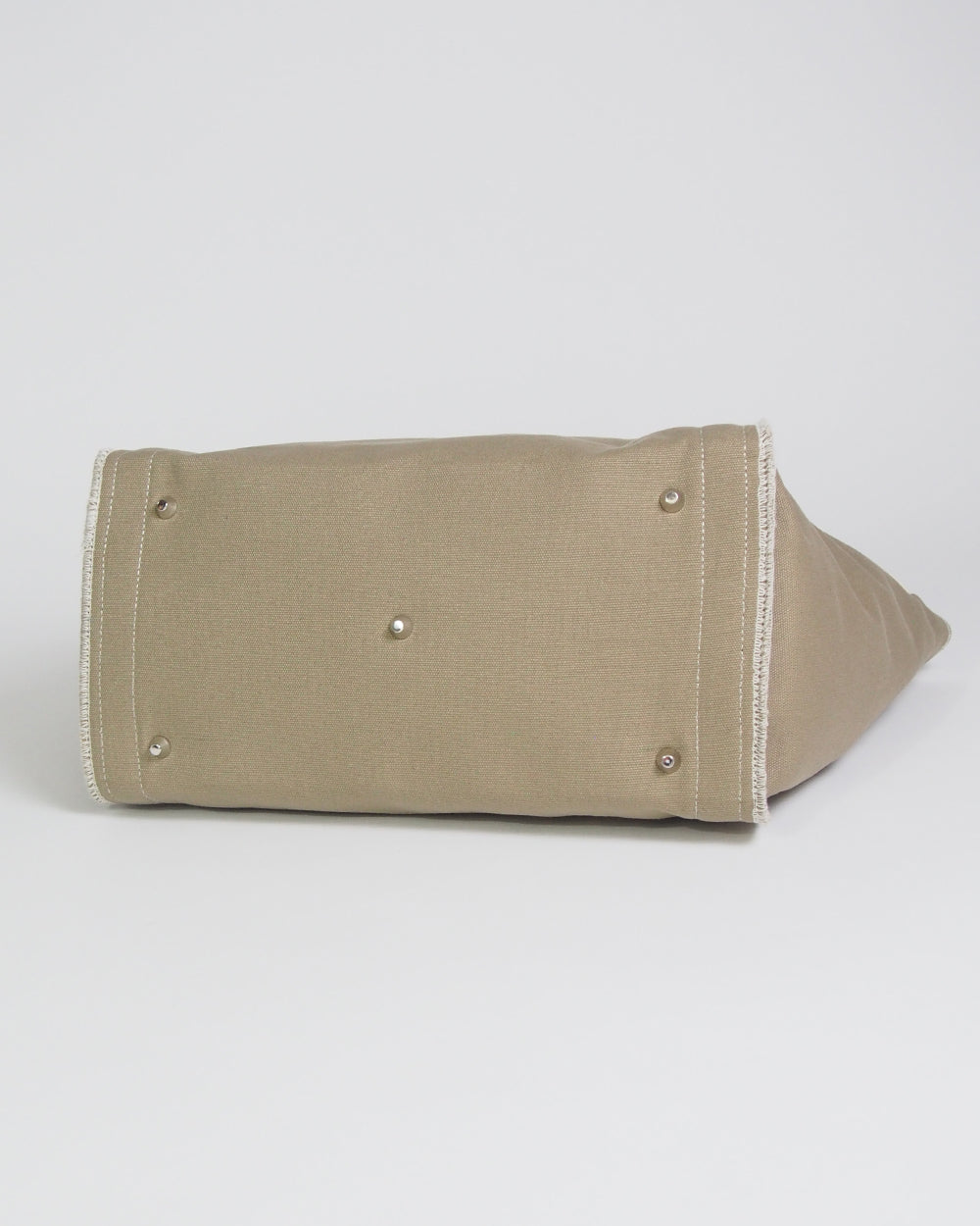 
                  
                    RECYCLED CANVAS belt tote (L)
                  
                