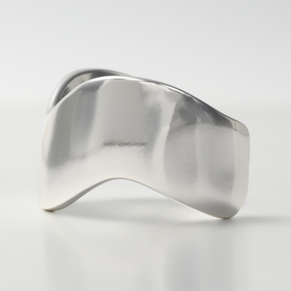 
                  
                    Thickness asymmetry wave Bangle
                  
                