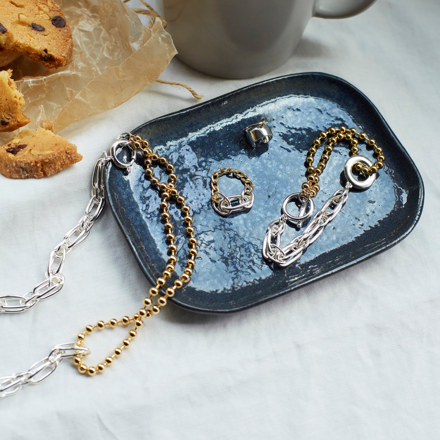 
                  
                    Solid chain mix Bracelet
                  
                