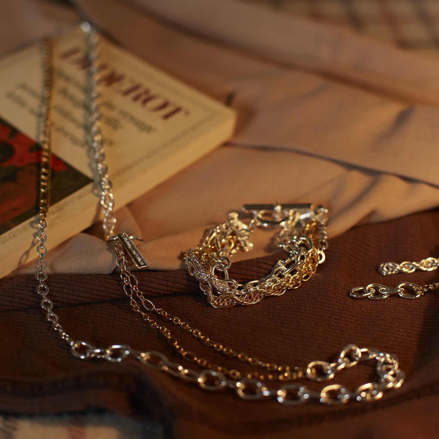 
                  
                    Connectchain Pierce
                  
                